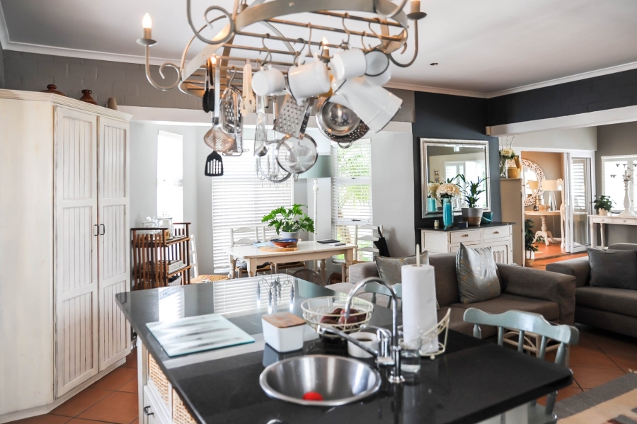 5 Bedroom Property for Sale in Myburgh Park Western Cape